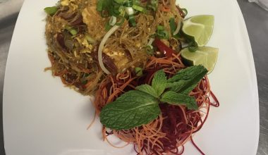 SINGAPORE STIR-FRY NOODLE.